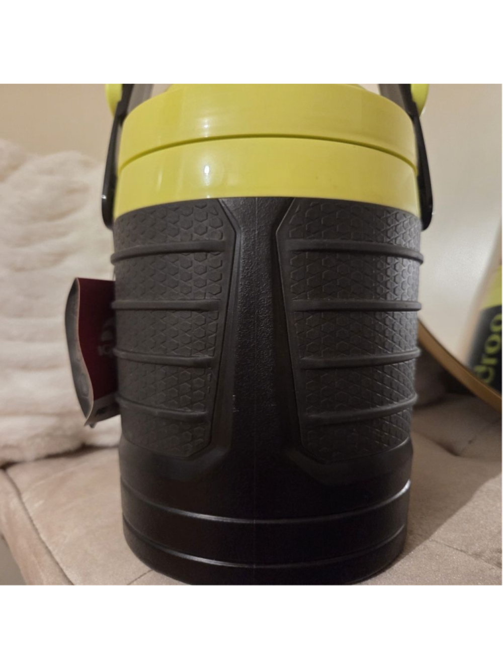Igloo Proformance 1/2 Gallon Water Bottle & Thermos in Black & Green - Picture 10 of 16